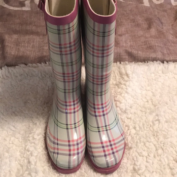 Beautiful Rain Boots!! - Picture 2 of 3